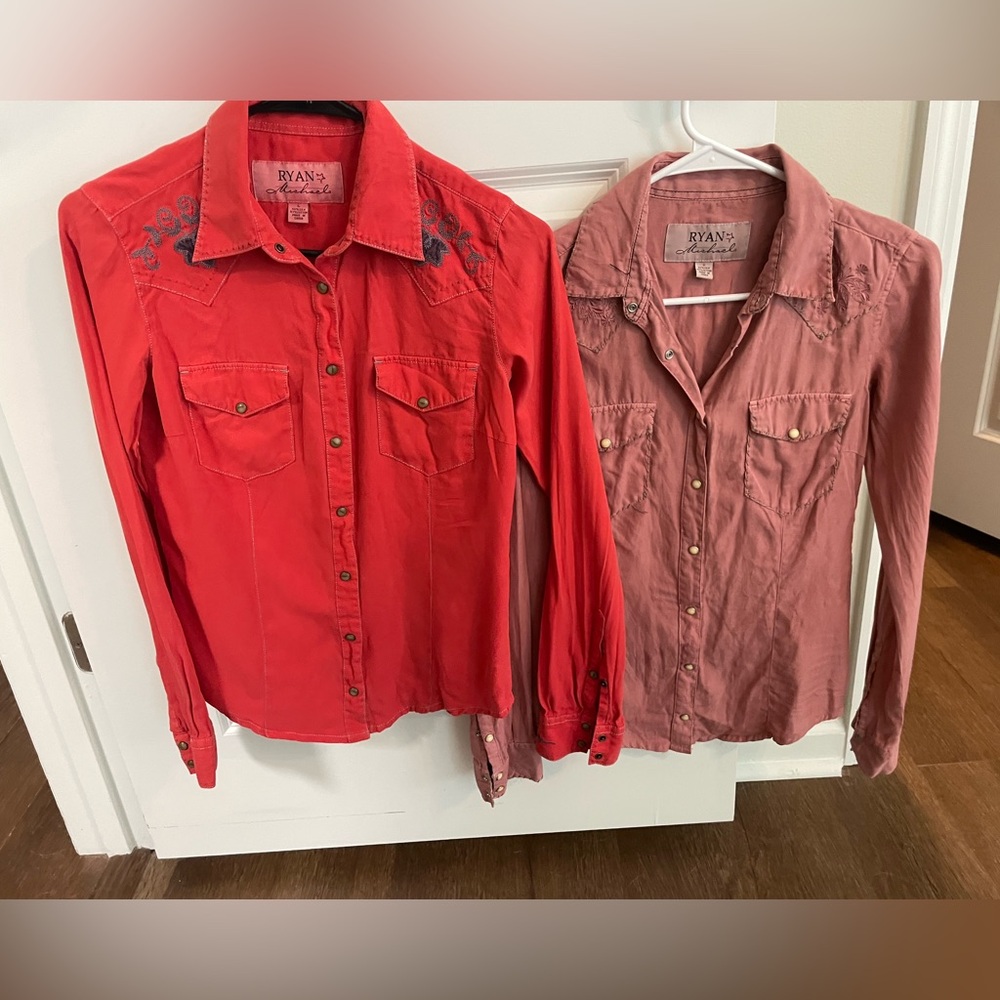 Bundle of 2 Ryan Michael Western Button-Down Tops – tailored Fit (Tagged Small)